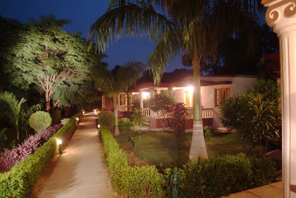 Tiger'S Den Resort Bandhavgarh National Park Екстериор снимка