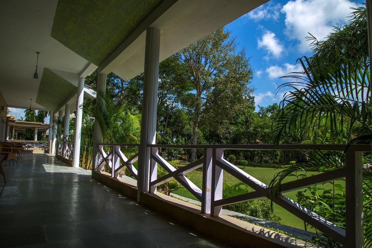 Tiger'S Den Resort Bandhavgarh National Park Екстериор снимка
